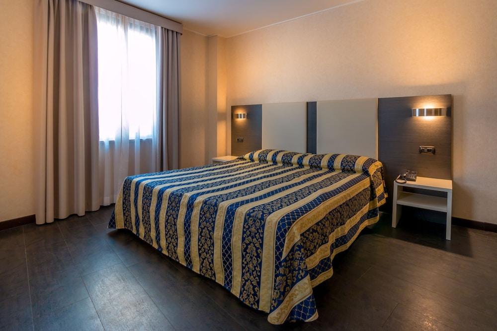Alfred Hotels Monaco - Ex Forum - Hotel Renove بوزولي المظهر الخارجي الصورة