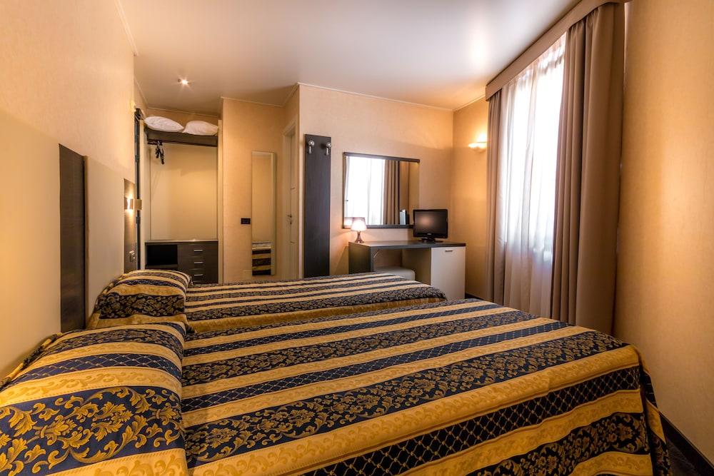 Alfred Hotels Monaco - Ex Forum - Hotel Renove بوزولي المظهر الخارجي الصورة