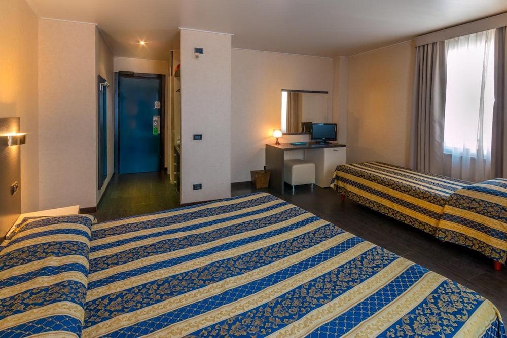 Alfred Hotels Monaco - Ex Forum - Hotel Renove بوزولي المظهر الخارجي الصورة